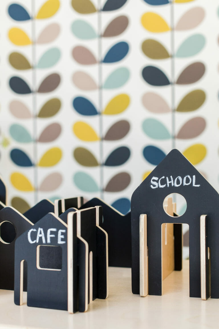 Happy Architect – Create N’ Play-Chalkboard surface on one side