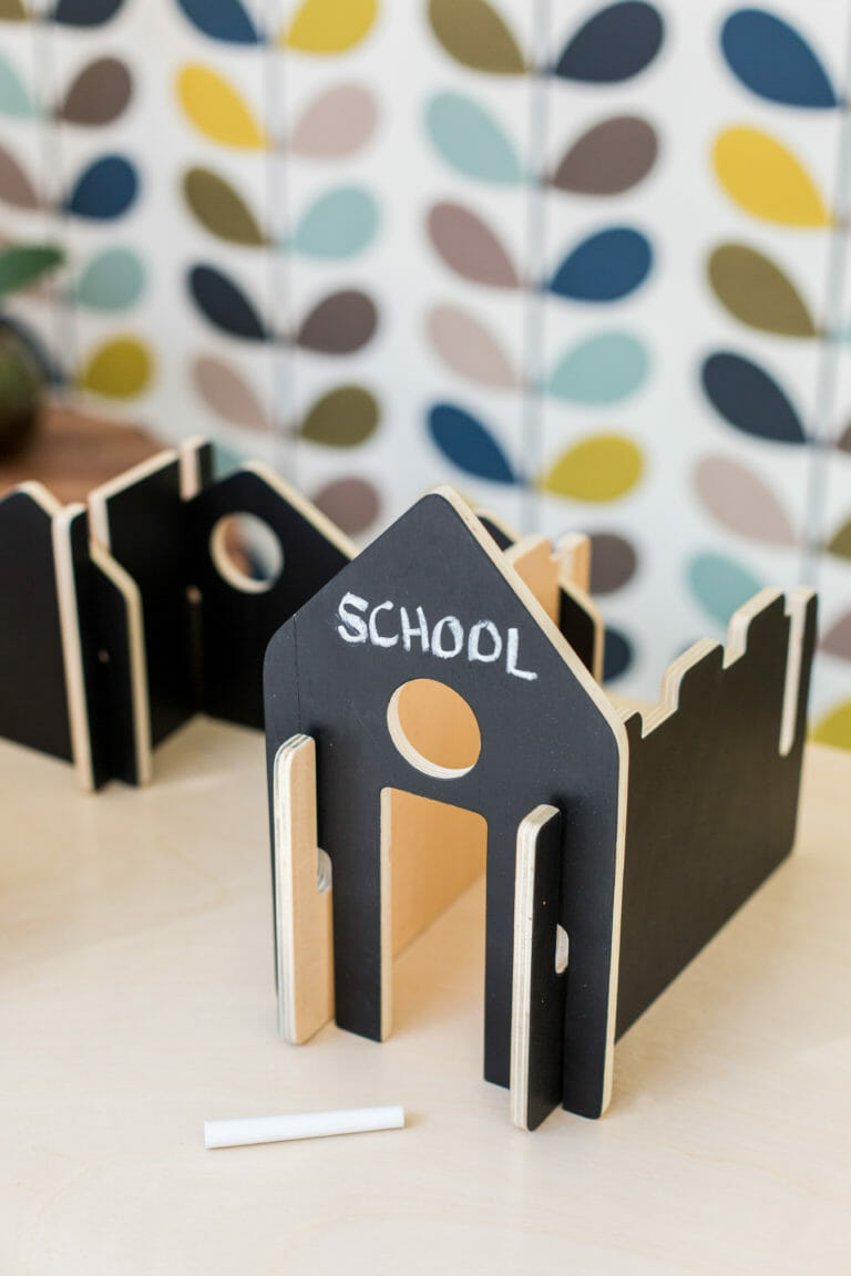 Happy Architect – Create N’ Play-Chalkboard surface on one side